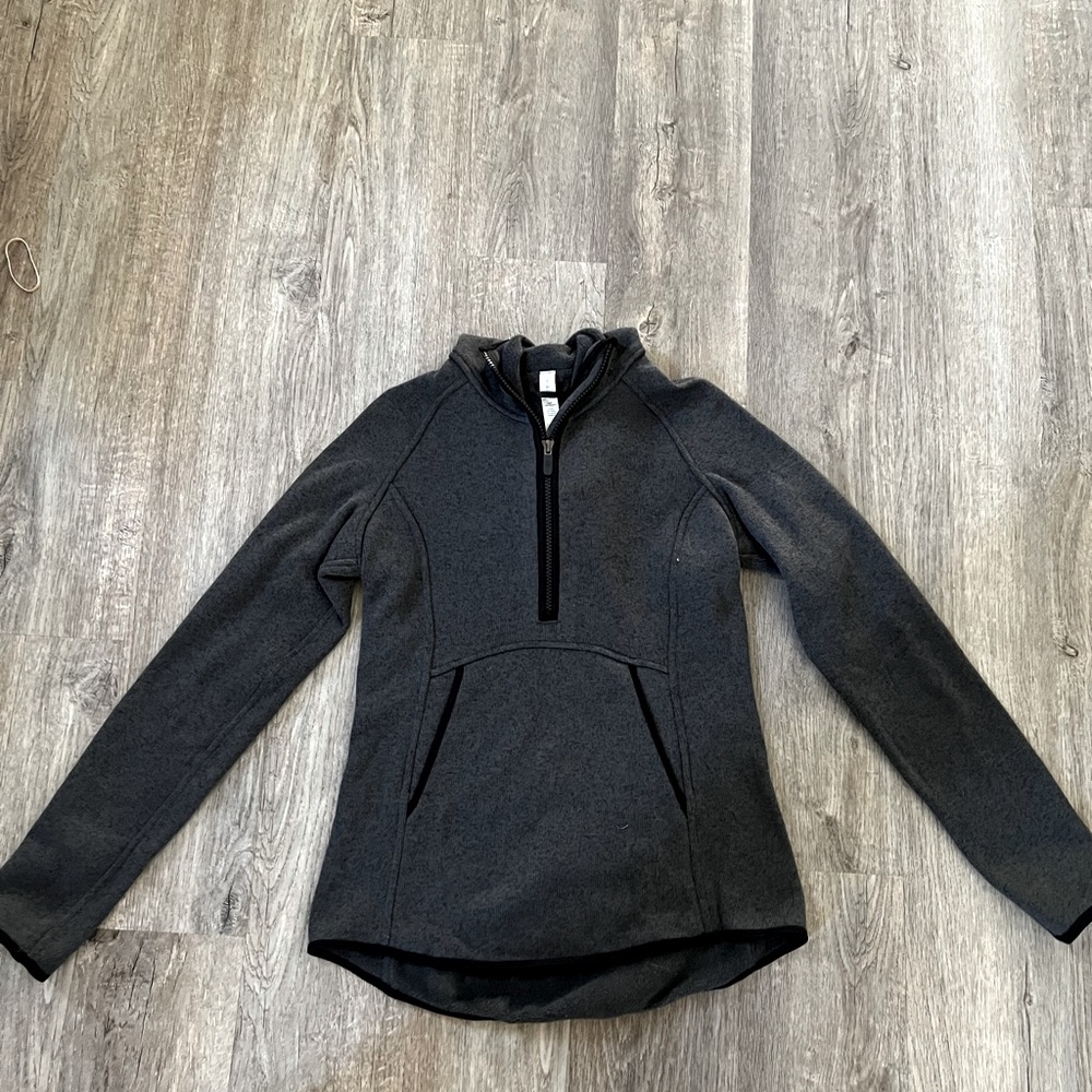 LULULEMON HALF ZIP HOODIE SIZE 4 NEVER WORN